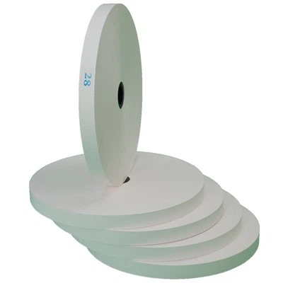 Белая лента из крафт-бумаги